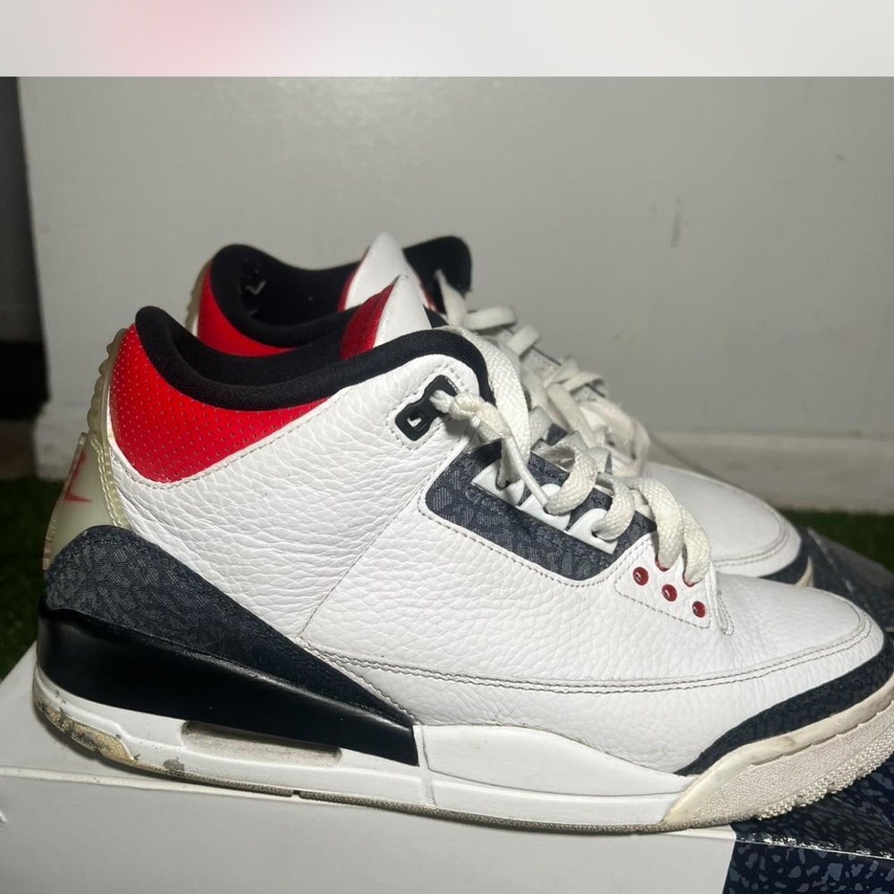 Jordan 3 Denim Reds - Picture 3 of 4
